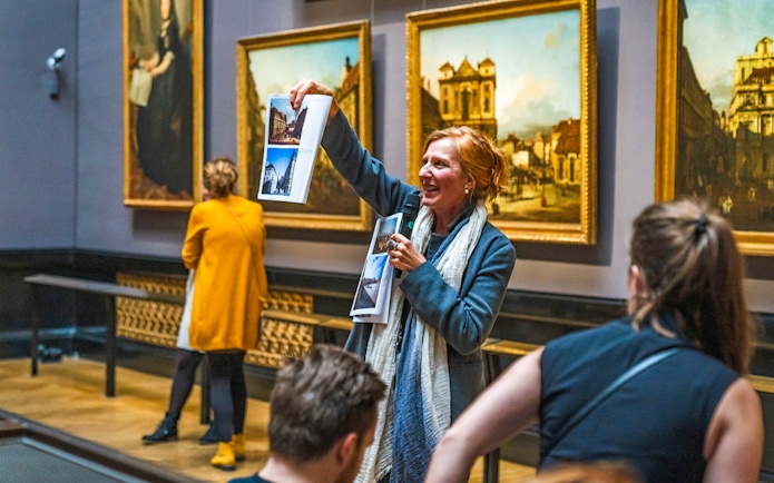 Tour guide explaining artwork to visitors at Kunsthistorisches Museum Vienna.