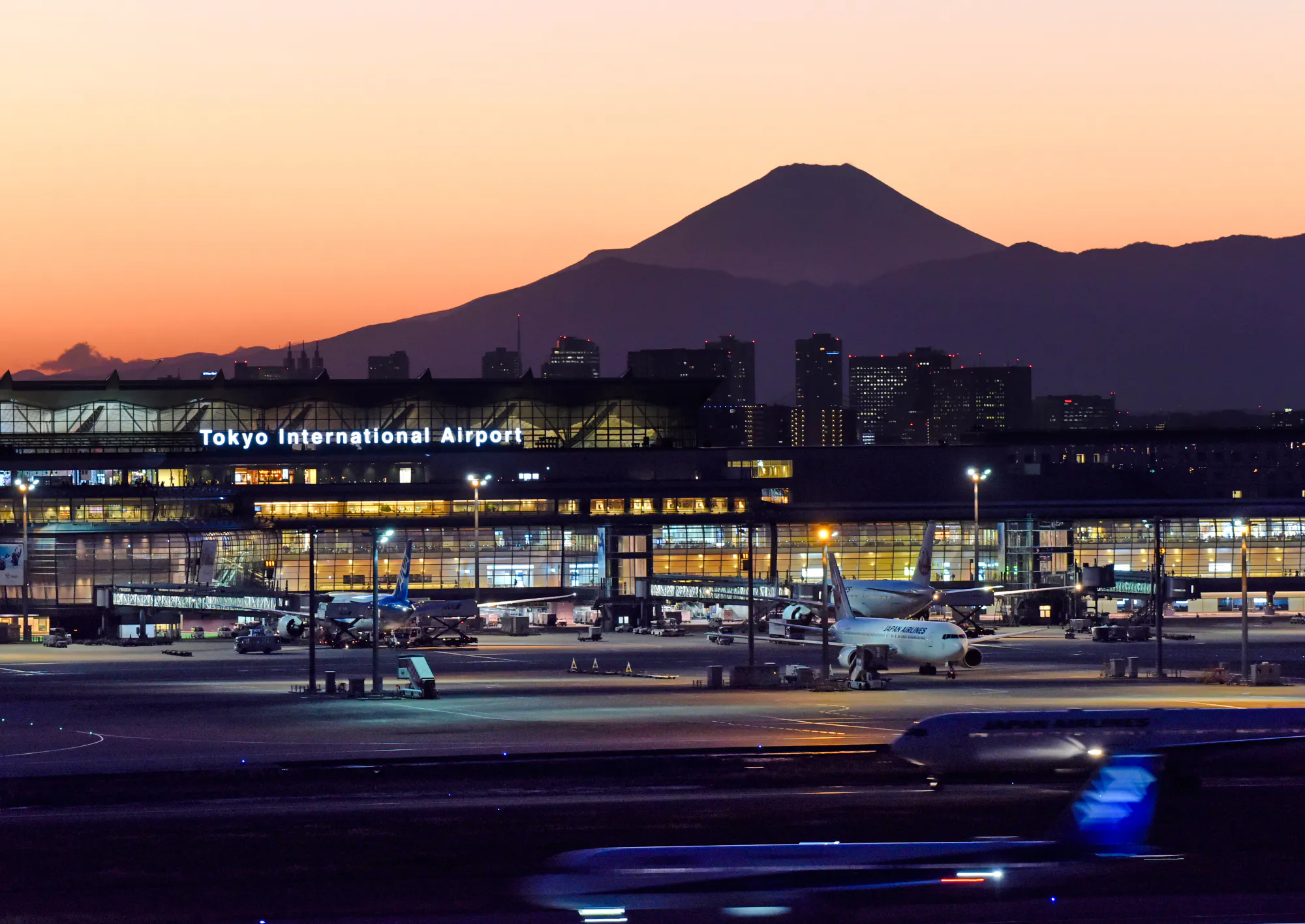 Narita Airport Private Transfer to/from Tokyo