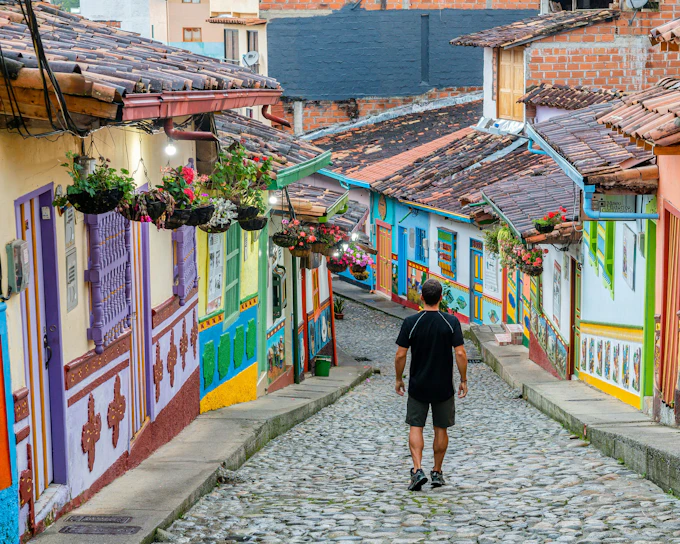 From Medellín: Private Guatapé & El Peñol Rock Tour with Alto del Chocho (Product 54452)