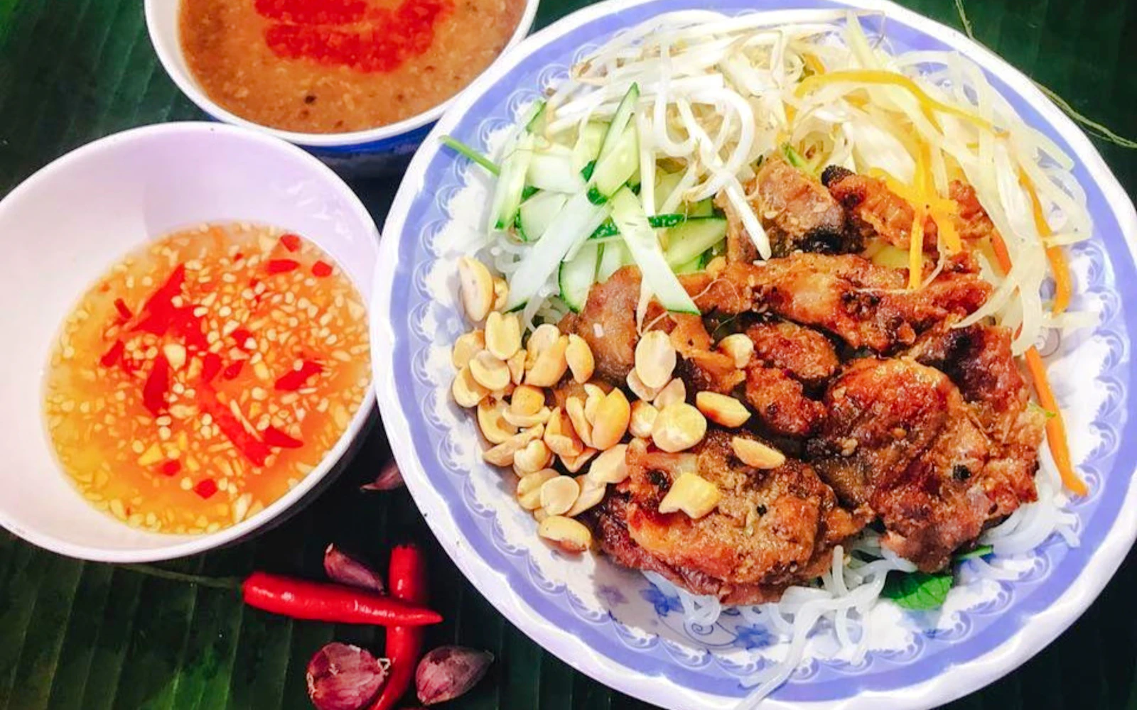 Hue: Food Tour with Guide and Royal Music on Dragon Boat