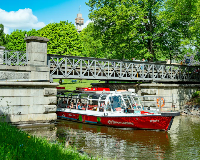Stockholm: City Sightseeing Cruise with Fresh Pizza