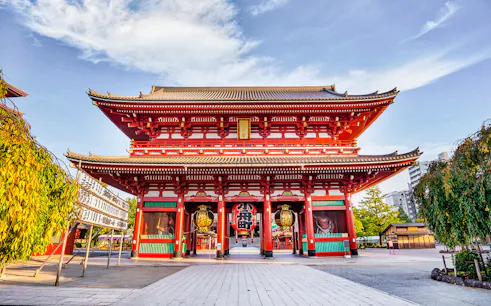 Senso Ji temple entrance with red gate and lanterns in Tokyo, Japan.