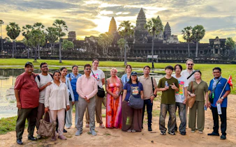angkor wat half-day sunrise guided tour with breakfast and visits to ta prohm and bayon-1
