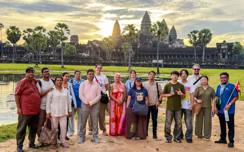 angkor wat half-day sunrise guided tour with breakfast and visits to ta prohm and bayon-1