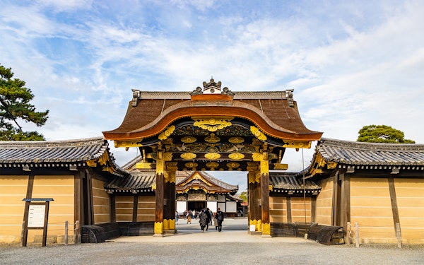 Kyoto Temples & Castle Guided Tour: Arashiyama, Nijo Castle, Fushimi Inari, and Kinkakuji from Kyoto