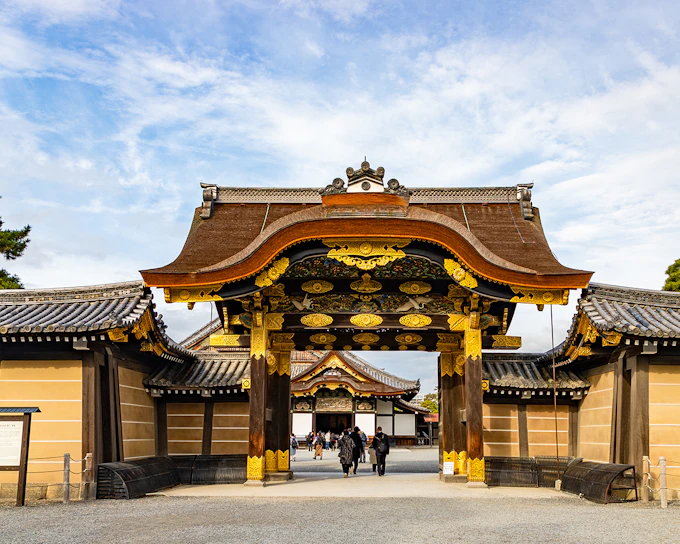 Kyoto Temples & Castle Guided Tour: Arashiyama, Nijo Castle, Fushimi Inari, and Kinkakuji from Kyoto