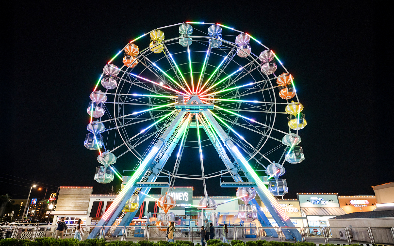 Ferris wheel illuminated at night in Old Town, Orlando.
