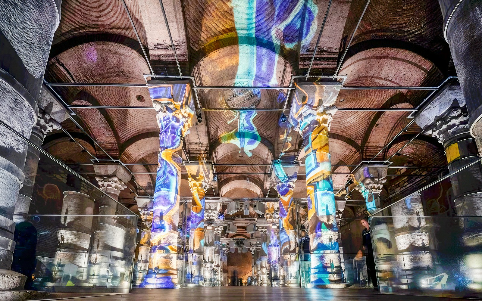 360 degree light show at the Theodosius Cistern