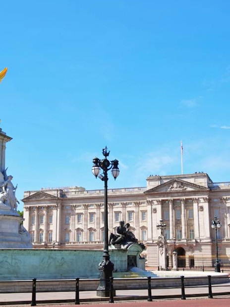 Buckingham Palace facade with Victoria Memorial in London.