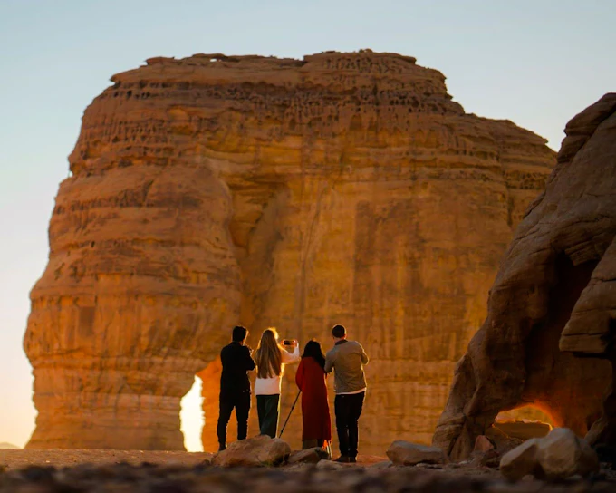 AlUla Guided Tour: Hegra, Old Town, Elephant Rock with Saudi Meal