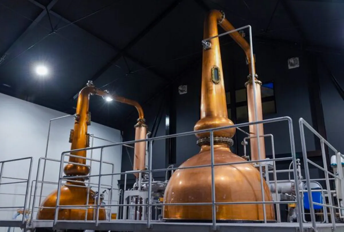 hyogo: guidede ture med smaksprøver på akashi shurui sake- og whiskydestilleri-1