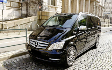 Amalienborg Palace Museum Skip-the-Line Private Tour