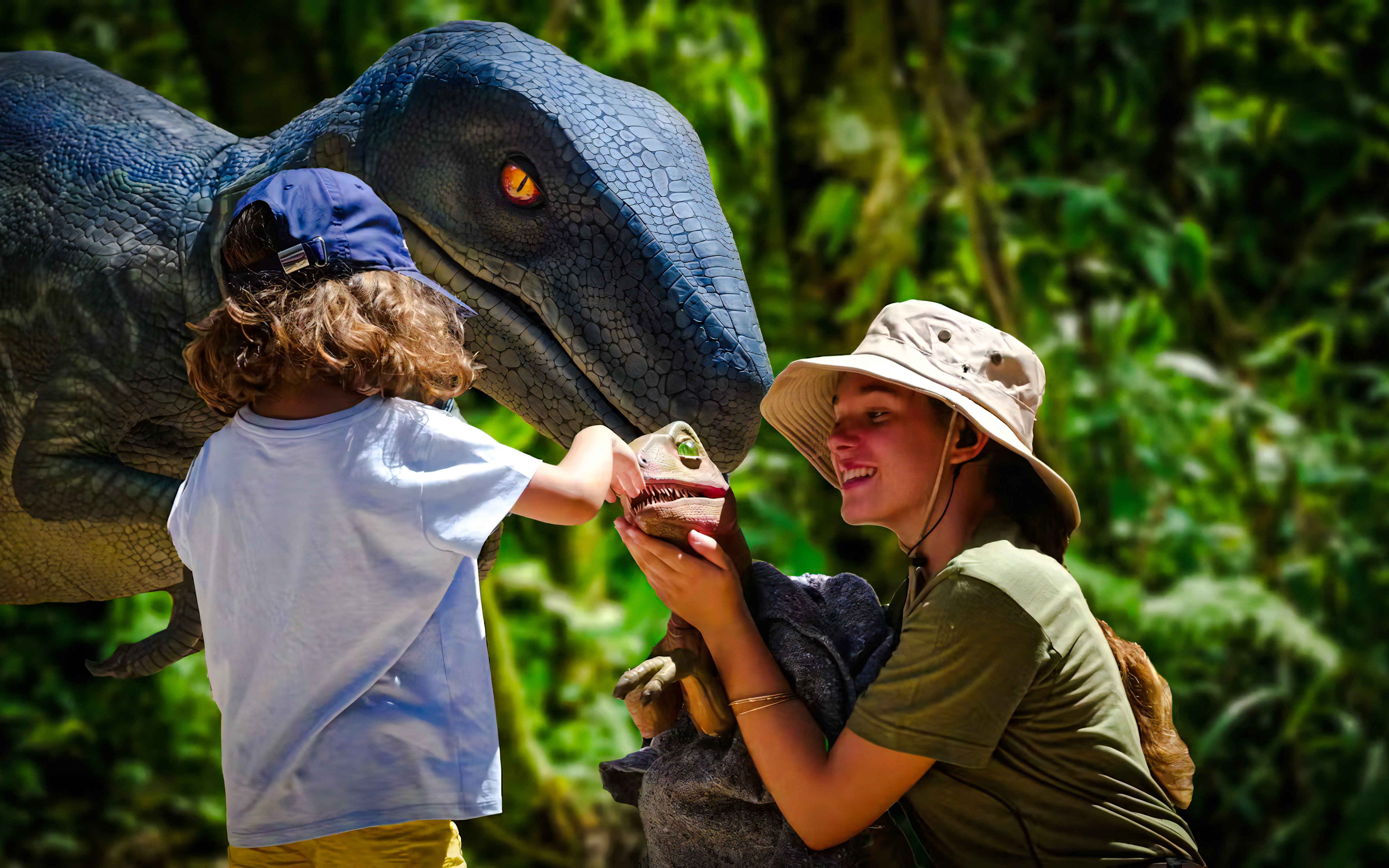 Guests interacting with dinosaur replicas at Dinosaurland, Mallorca.