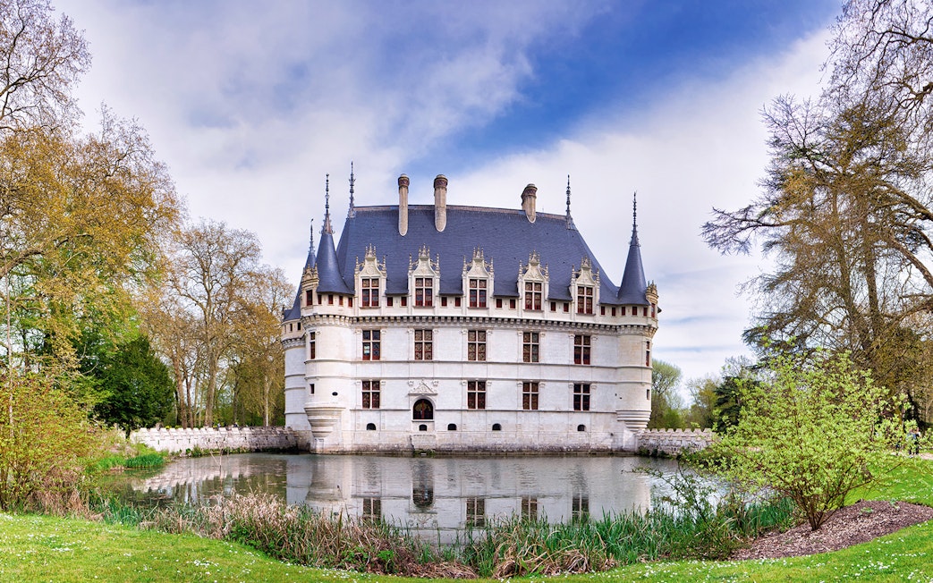 Château d'Azay-le-Rideau with reflection in the surrounding moat, Loire Valley, France.