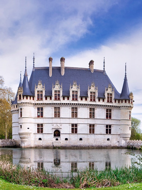 Château d'Azay-le-Rideau with reflection in the surrounding moat, Loire Valley, France.