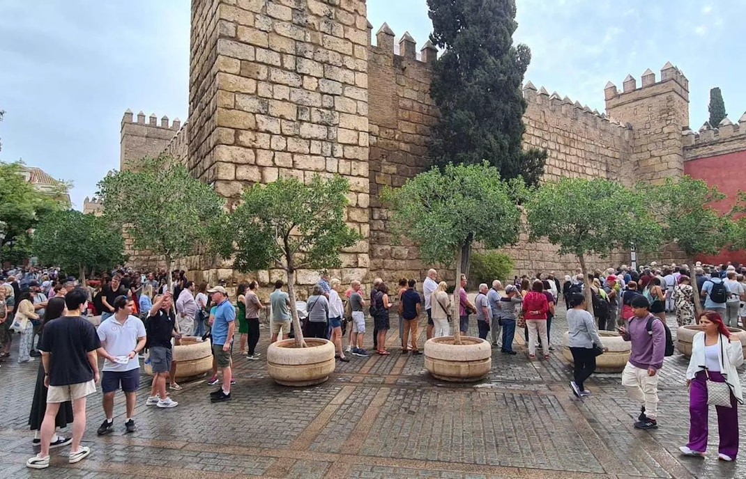 Alcazar entry line