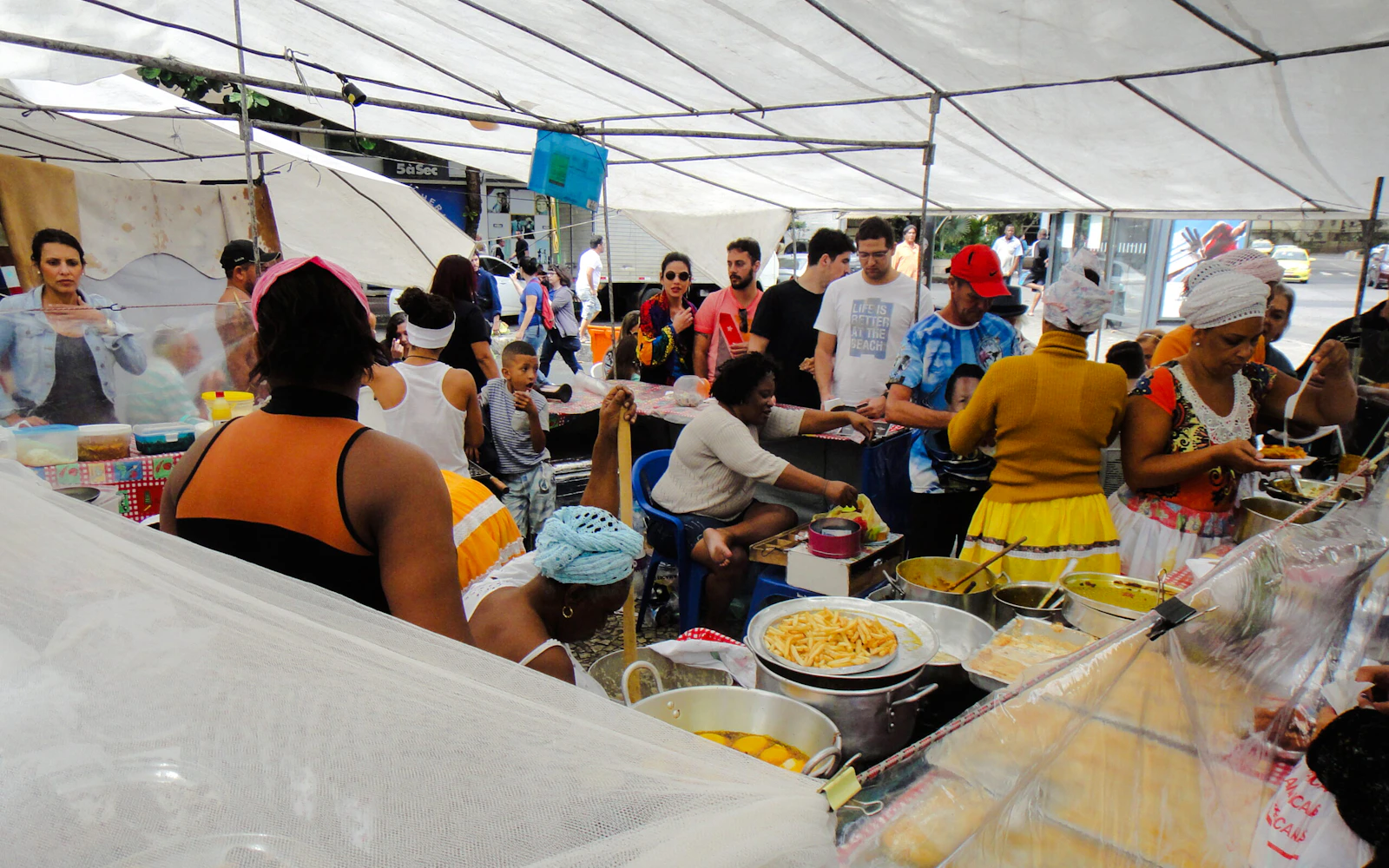 Rio de Janeiro Ipanema Hippie Fair Walking Tour with Round-Trip Hotel Transfers (Product 55918)
