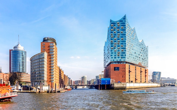 Elbphilharmonie and modern buildings along the Elbe River in Hamburg.