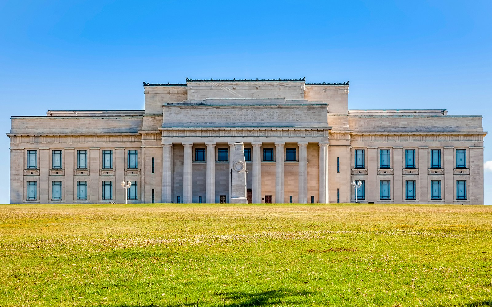 Auckland Museum exterior with neoclassical architecture in Auckland, New Zealand.