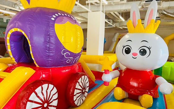 Inflatable bunny character and carriage at Bouncetopia by Kiztopia, VivoCity.