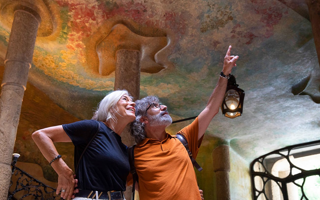 Couple admiring Gaudí's architectural details on a guided tour of The Unseen Pedrera.