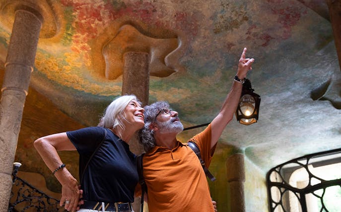 Couple admiring Gaudí's architectural details on a guided tour of The Unseen Pedrera.