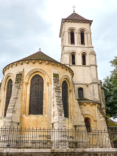 Montmartre church exterior in Paris, part of Montmartrain & Seine River Cruise tour.