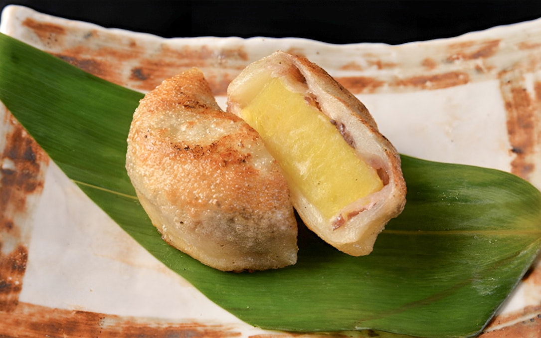 Crab Shabu and Sushi Tempura Skewer at Hakata Dojo Yaesu, Tokyo.