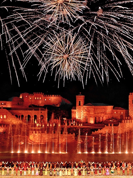 Fireworks over historic Toledo backdrop during The Dream of Toledo Night Show.