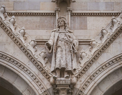 Sculptures & statues