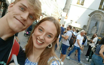 Tourists near Manneken Pis statue during Brussels Detective X Rescue game.