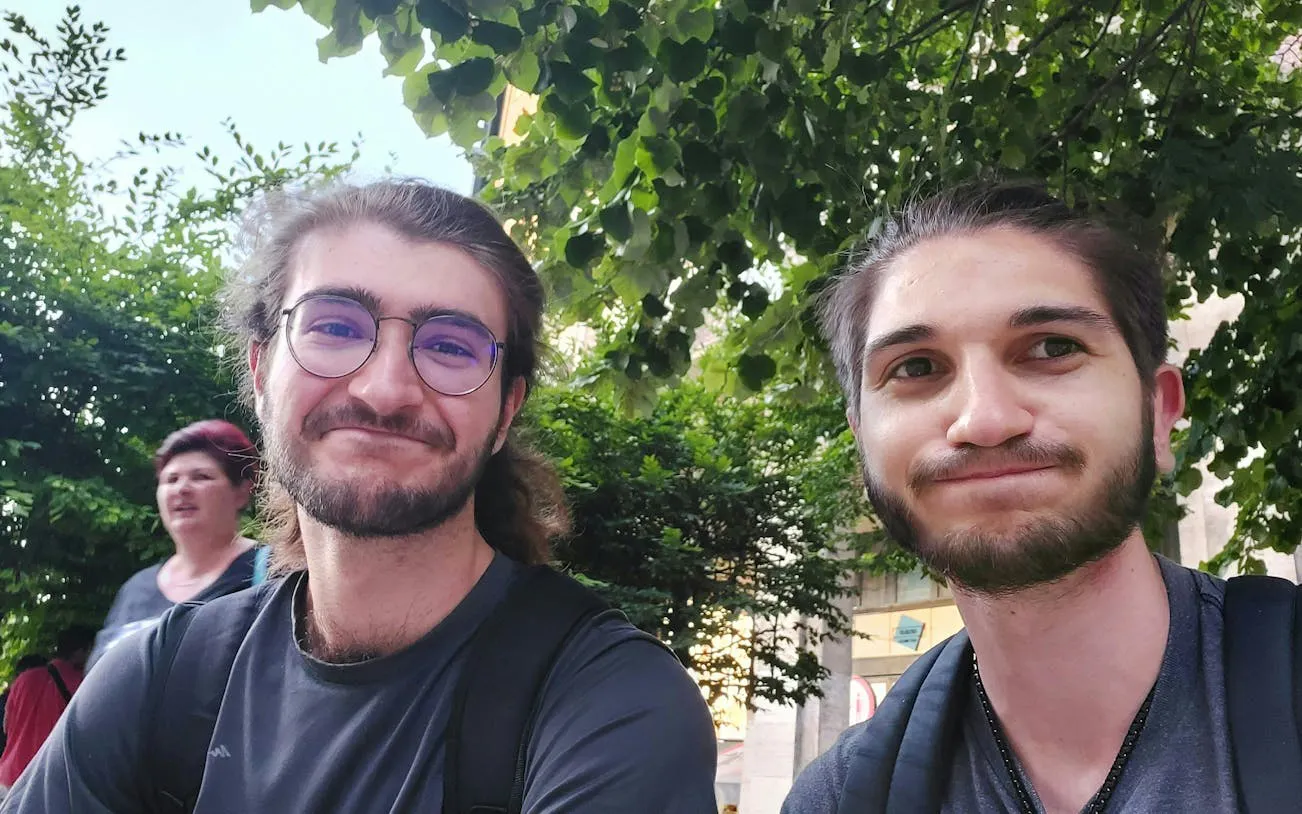 Two people smiling in Budapest's Jewish Quarter during a self-guided city exploration game.