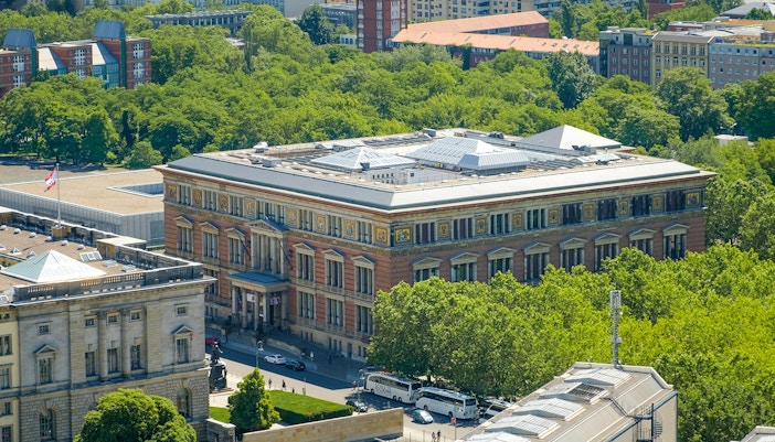 Gropiusbau Berlin exterior with visitors entering the historic art museum.