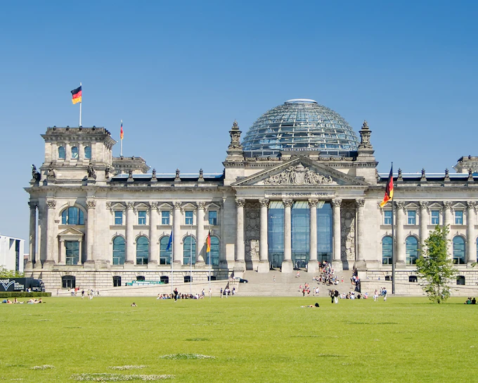 Berlin Reichstag & Holocaust Memorial Guided Walking Tour