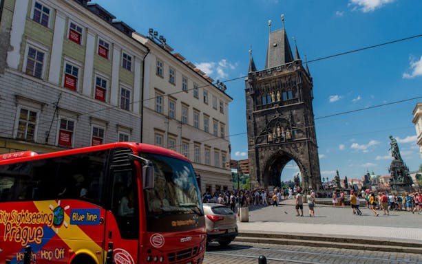 prag hop-on hop-off bus und flussfahrt kombiticket-2