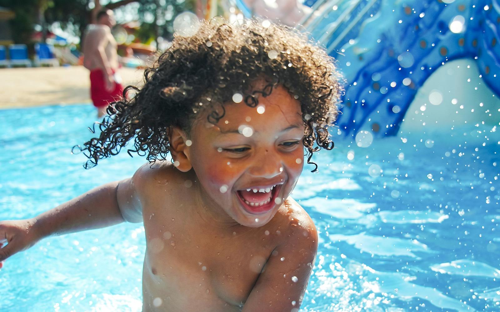 Child playing in the water at Aquasplash Antibes.