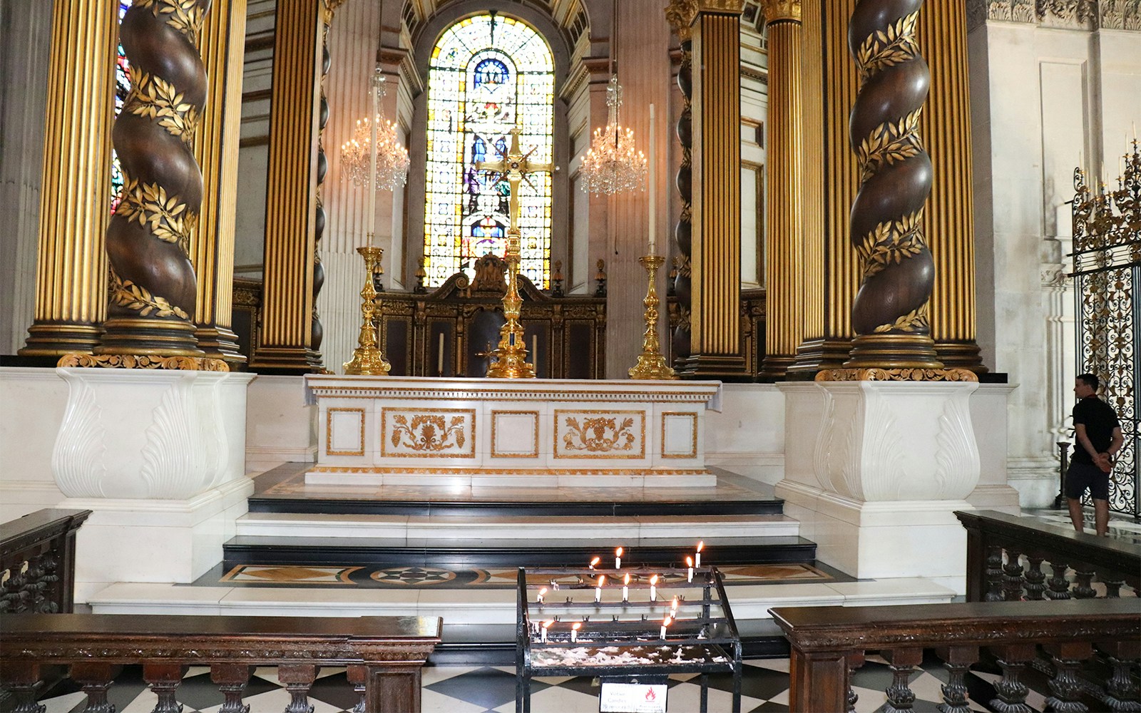 Spacious crypt area of St Paul’s Cathedral