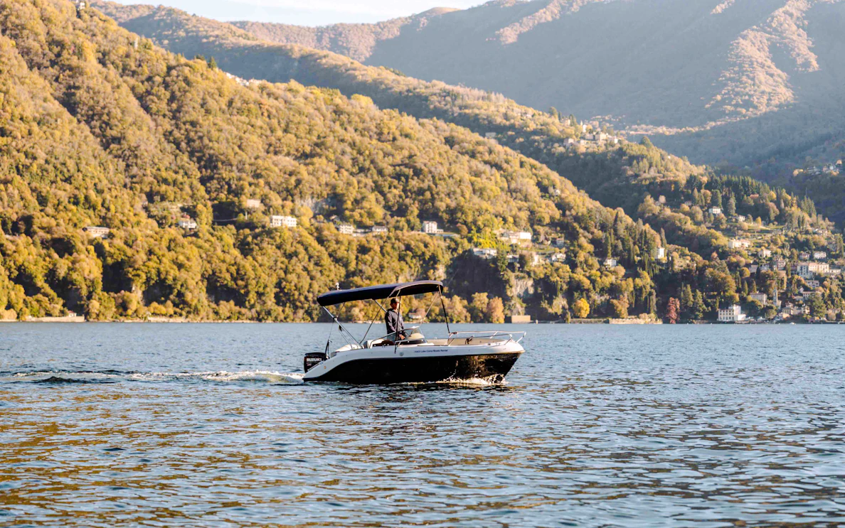 noleggio barche senza skipper sul lago di como con partenza da laglio-1