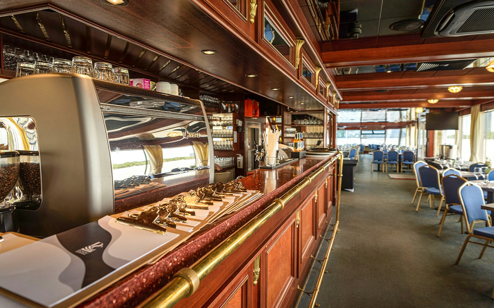 An all-inclusive smooth sail