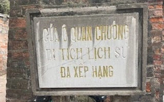 Cua O Quan Chuong historical site sign in Hanoi Old Quarter.