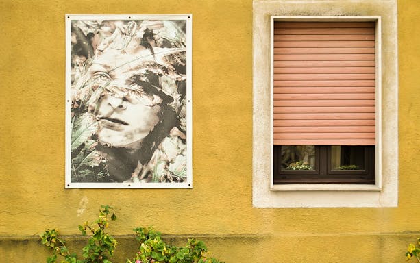 San Sperate mural art on guided city tour from Cagliari, showcasing vibrant street art and cultural heritage.