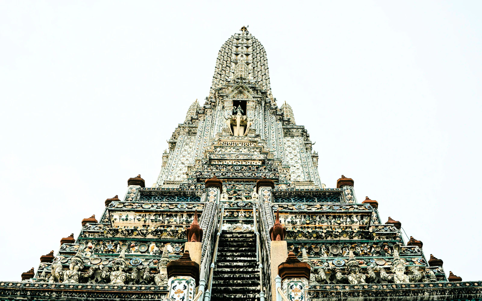 Wat Arun Guided Tour with Traditional Thai Costume
