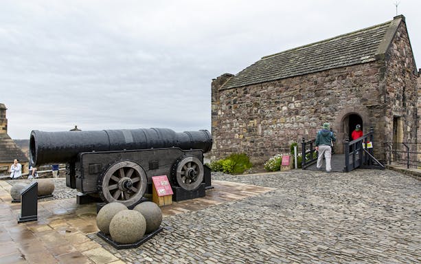 Cannon at Edinburgh Castle, part of the One o'Clock Gun tradition.
