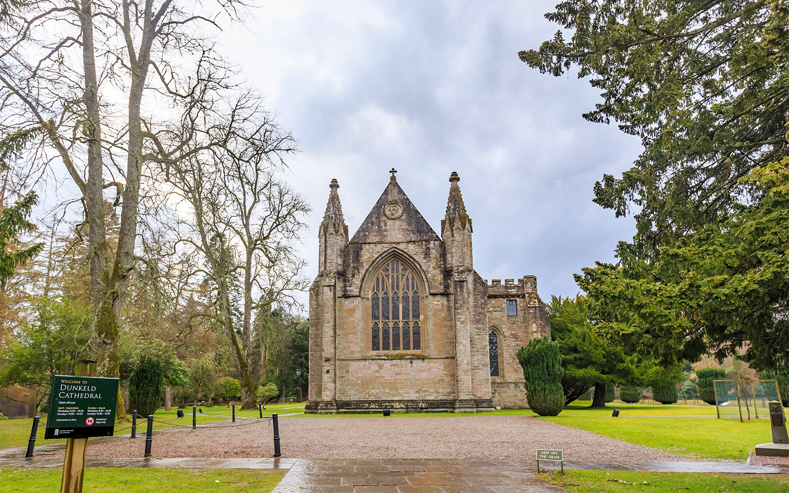 Day trips from Edinburgh - Dunkeld Cathedral