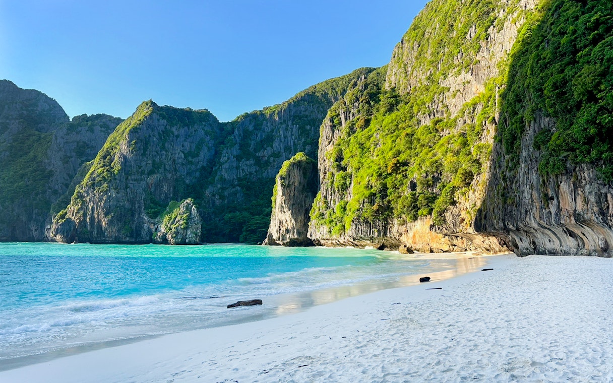 Maya Bay's turquoise waters and limestone cliffs on Phi Phi speedboat tour.
