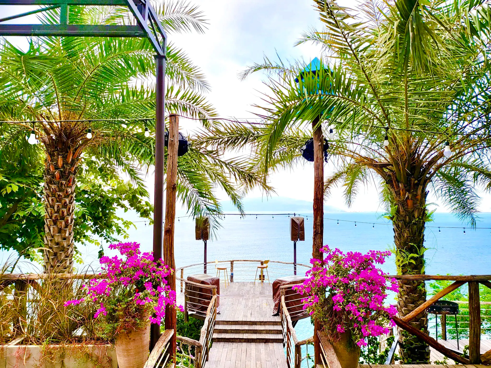 Da Nang Instagram Cafe Tour: Hidden Views & Photo Spots