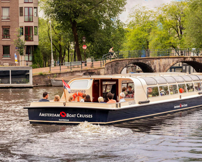 Amsterdam: 90-Min FEBOAT Canal Cruise with Dutch Snacks & Drink