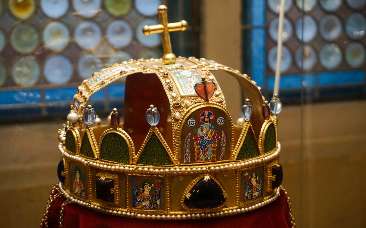 Crown of the king of Hungary displayed in Budapest museum.