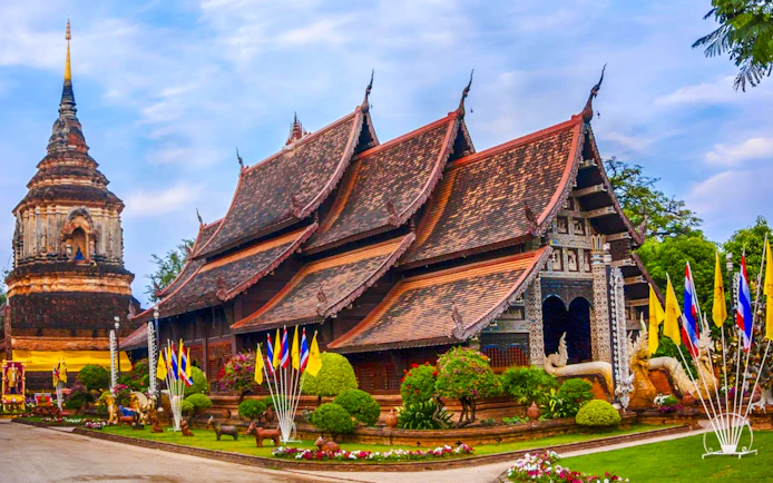 Chiang Mai Wat Phra Singh Small-Group Guided Tour with Thai Costume Rental