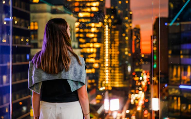 Bilete pentru pasarela One Times Square, cu lift din sticlă și pasarelă din sticlă